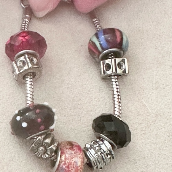 Authentic Pandora bracelet with 7 charms. Box included. - Picture 5 of 5